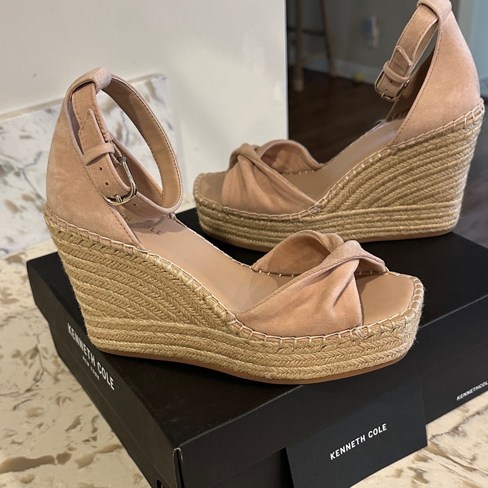 Kenneth Cole Women’s SOL Espadrille Wedges in Buff Suede-Size 8 - Picture 4 of 7